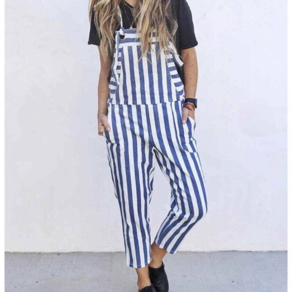 Stripped overalls with adjustable straps